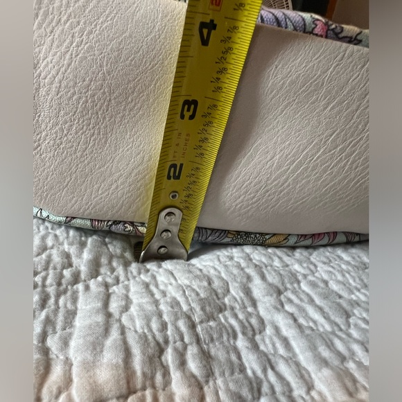 Floral and canvas fold over crossbody, gently used Sakroots - Picture 4 of 16